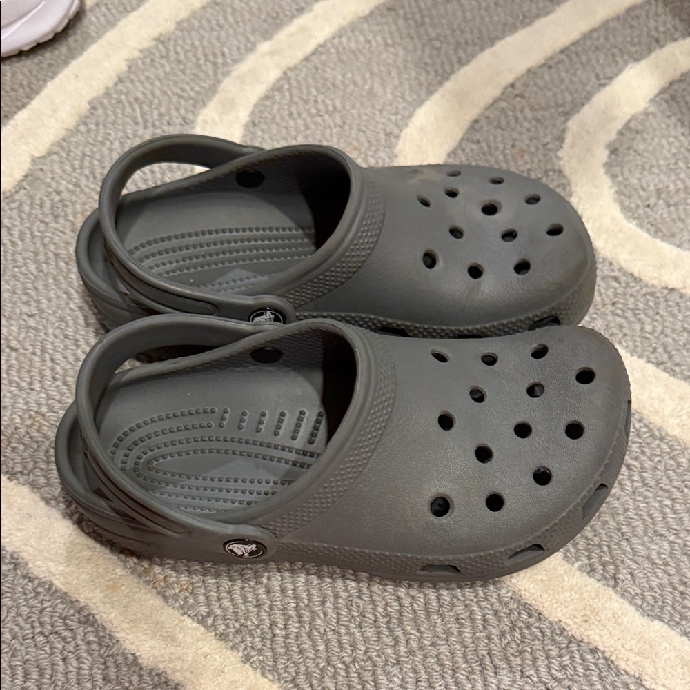 CROCS Kids Classic Clogs in Gray/Charcoal